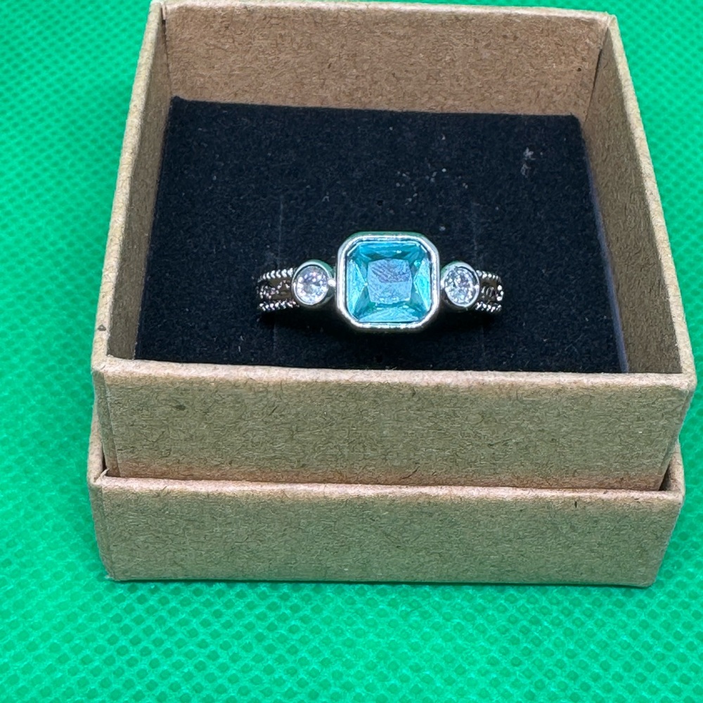 Vintage-Inspired Aqua Blue Statement Ring – Size 10